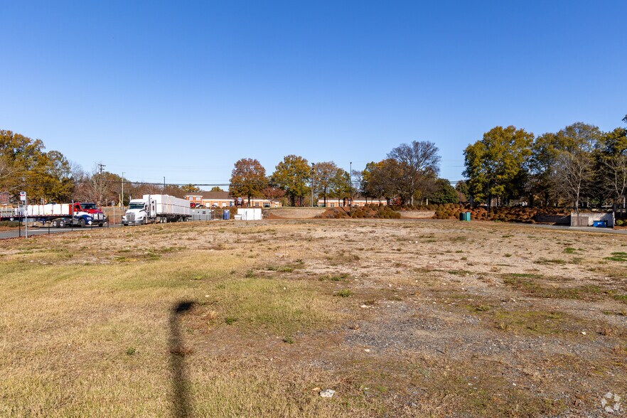 More Photos Of 8008 Providence Rd, Charlotte Land For Lease