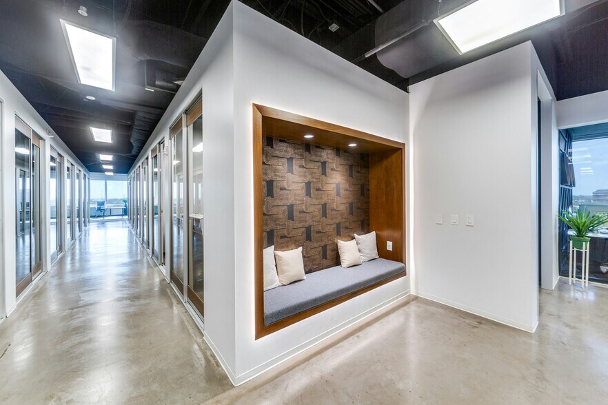 More Photos Of 77 Sugar Creek Center Blvd, Sugar Land Coworking Space