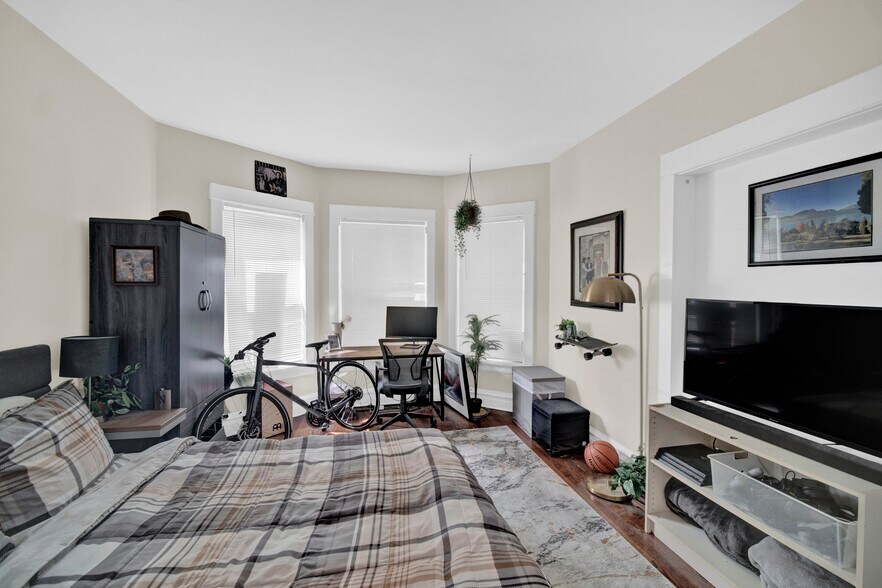 More Photos Of 1029 Garnett Pl, Evanston Apartments For Sale