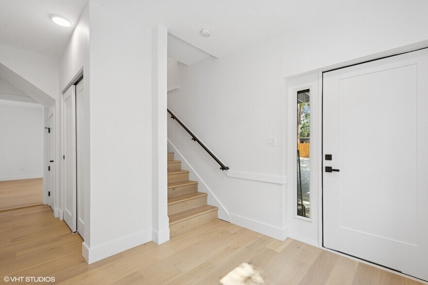 More Photos Of 2655 Bay St, Sarasota Apartments For Sale