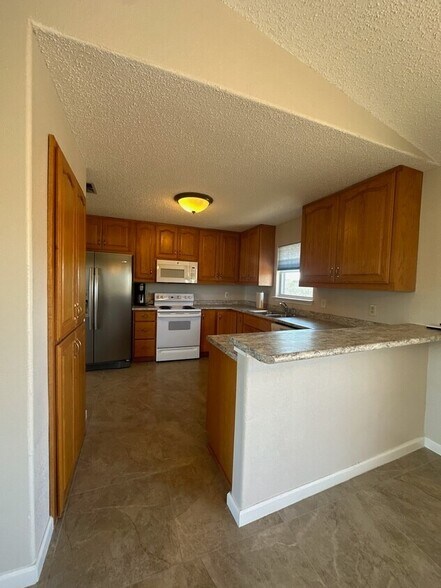 More Photos Of 226 FM 1343, Castroville Flex For Lease