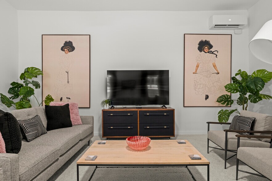 More Photos Of 9-13 Broadway St, Asheville Storefront Retail Office For Sale