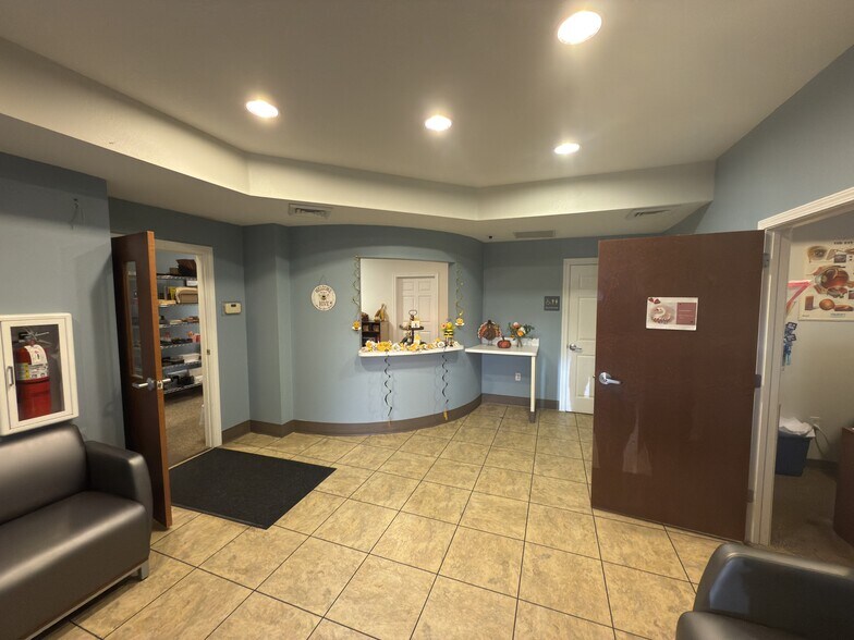 More Photos Of 511 Phyllis St, Pensacola Medical For Sale