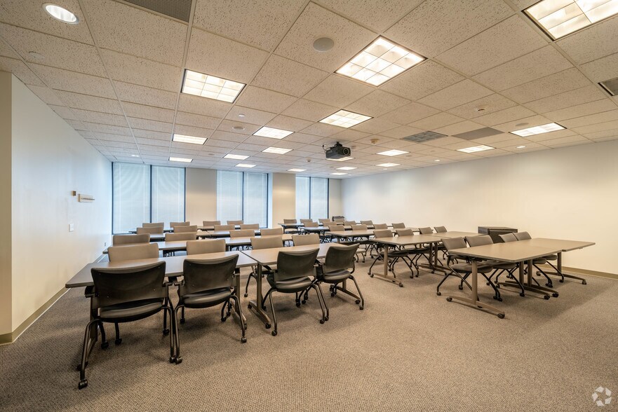 More Photos Of 445 Minnesota St, Saint Paul Unknown For Lease