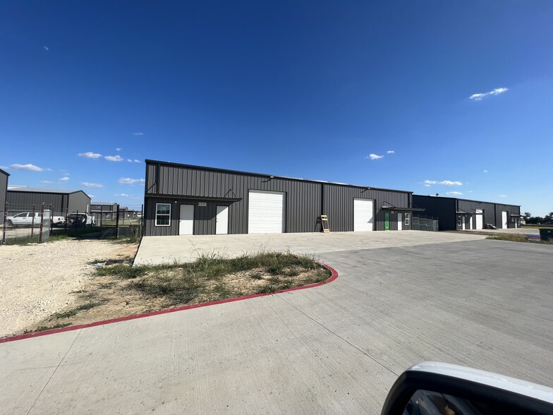 Primary Photo Of 1041 Technology Way, Waxahachie Warehouse For Lease