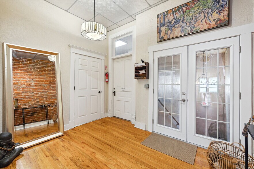 More Photos Of 120 S Rock Island Ave, El Reno Storefront Retail Office For Lease