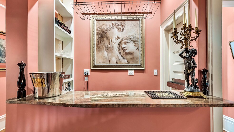 More Photos Of 119 E 37th St, Savannah Restaurant For Sale