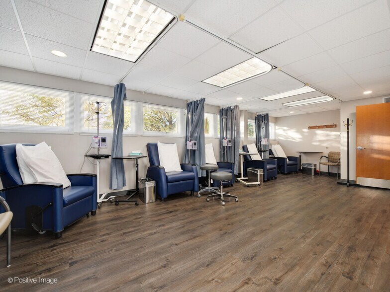 More Photos Of 9631 Gross Point Rd, Skokie Medical For Sale