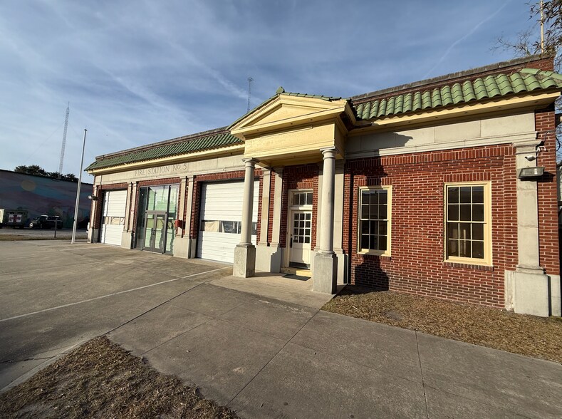 More Photos Of 6 W Henry St, Savannah Freestanding For Sale