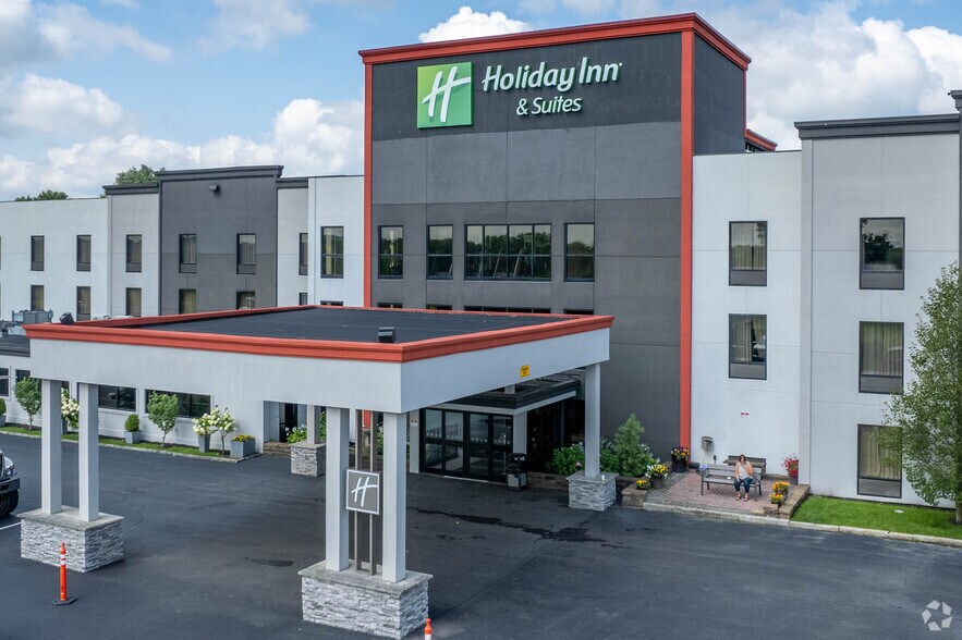 More Photos Of 400 7th North St, Liverpool Hotel For Sale