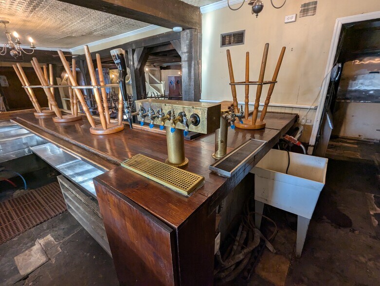 More Photos Of 17 Main St, Ballston Lake Restaurant For Lease