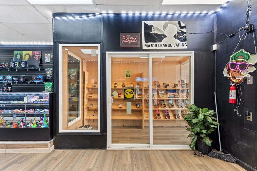 More Photos Of 126 N High St, Hillsboro Storefront Retail Residential For Sale