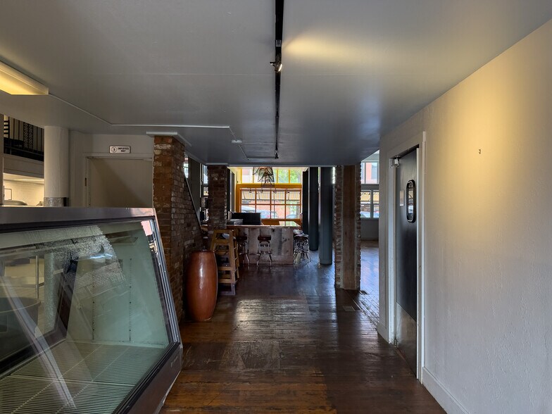 More Photos Of 21 E Main St, Walla Walla General Retail For Lease