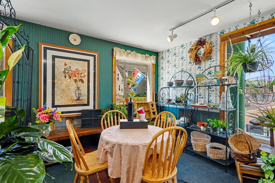 More Photos Of 11 Turnpike Rd, Jaffrey Freestanding For Sale