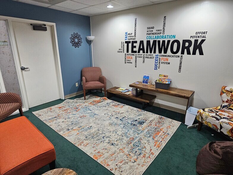 More Photos Of 97 S 4th St, Ishpeming Office For Lease