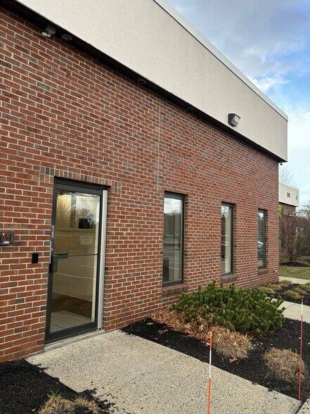 More Photos Of 190 Riverside St, Portland Flex For Lease