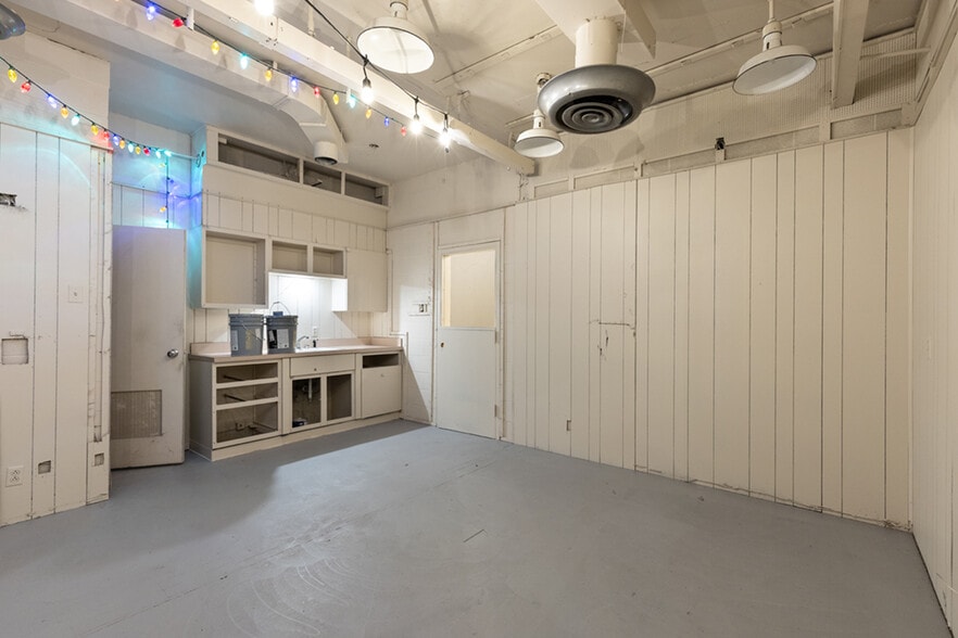 More Photos Of 8871 Griffith Rd, Nashville Warehouse For Sale