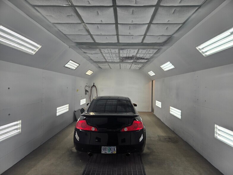More Photos Of 390 N Front St, Coos Bay Industrial For Sale