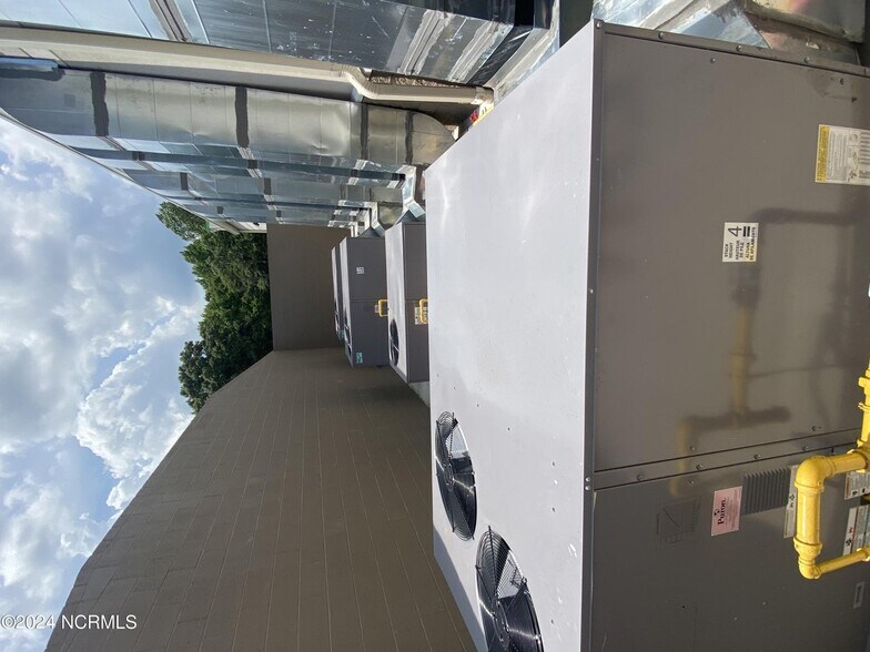 More Photos Of 100 Gardner Farm Ln, Currituck Storefront For Sale