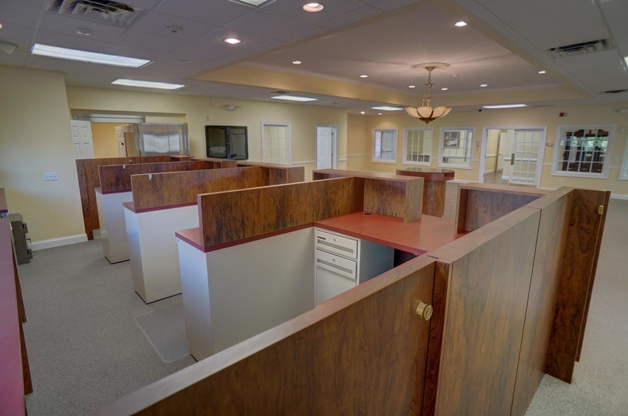 More Photos Of 100 Colony Park Dr, Cumming Bank For Lease