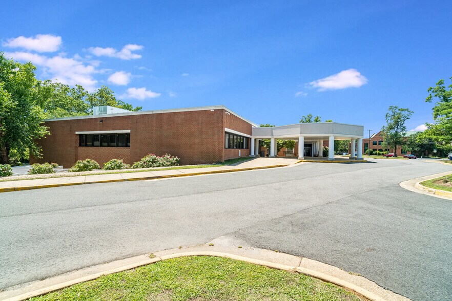More Photos Of 1701 Fall Hill Ave, Fredericksburg Office For Lease
