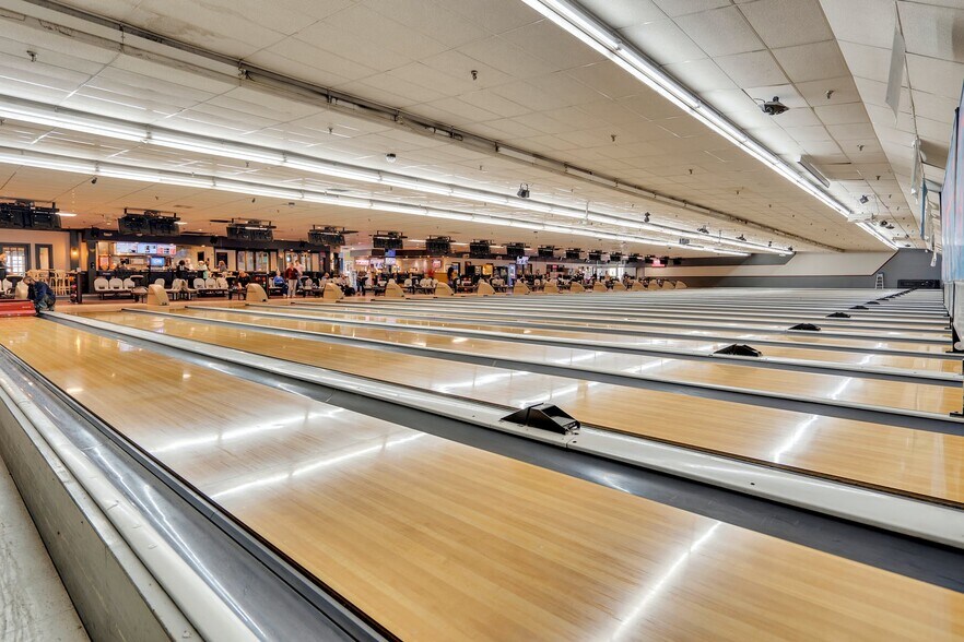 More Photos Of 83 Woodport Rd, Sparta Bowling Alley For Sale