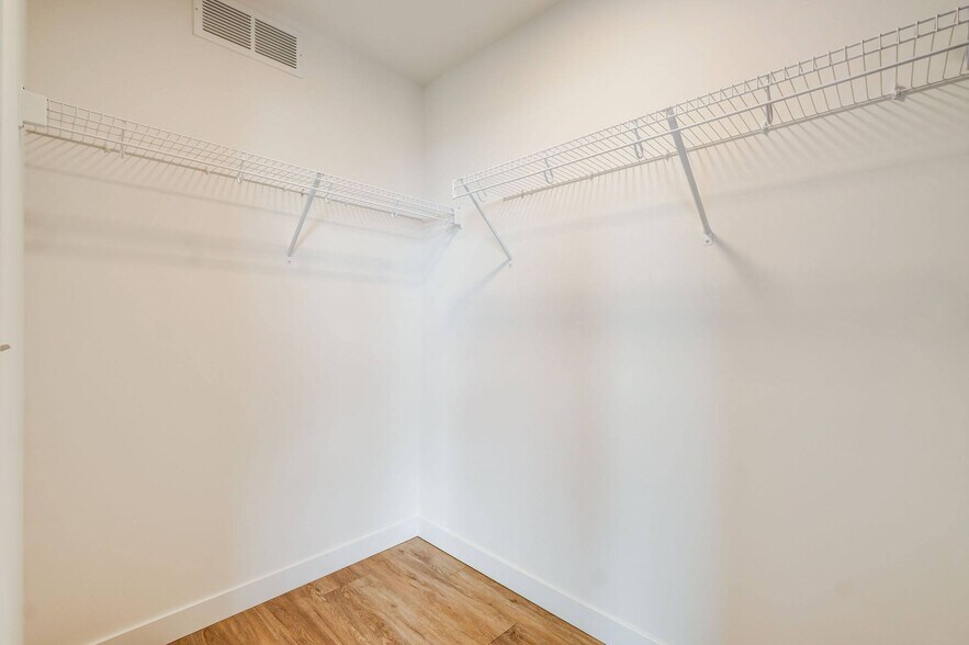 More Photos Of 615 S 8th St, Minneapolis Apartments For Lease