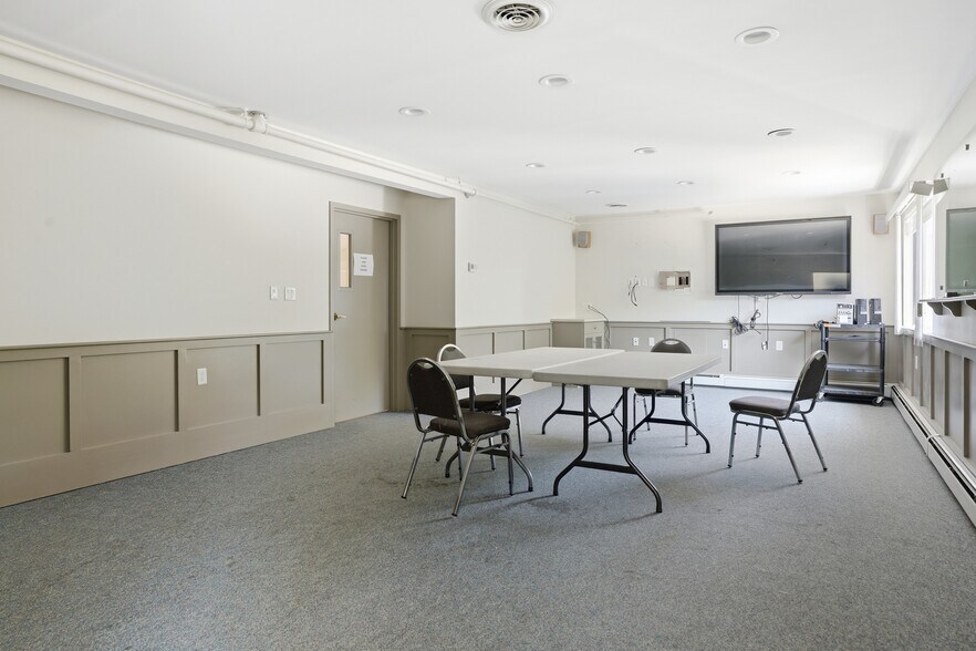 More Photos Of 200 N State St, Concord Flex For Lease