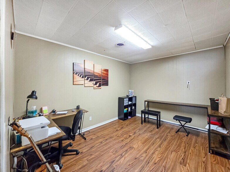 More Photos Of 617 Main St, Liberty Storefront Retail Office For Sale