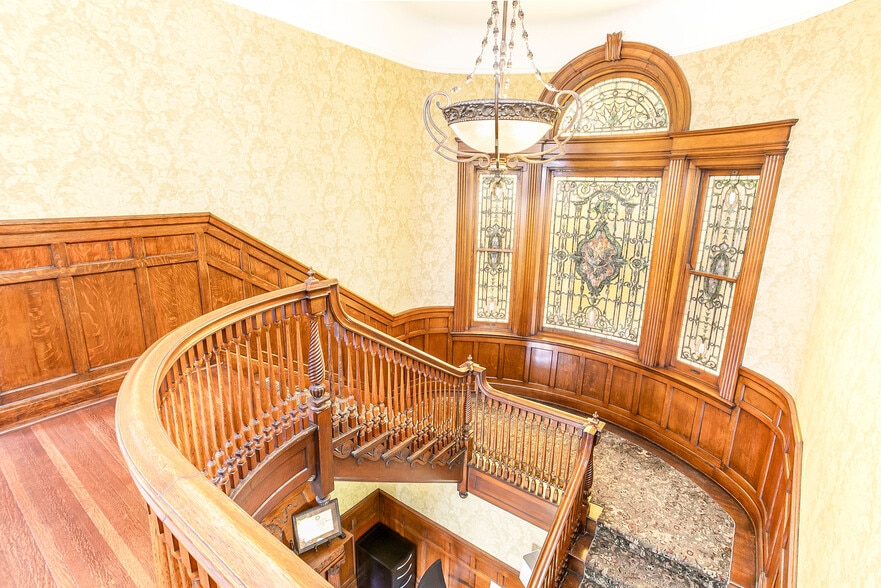 More Photos Of 401 Park Ave, Newport Office For Sale