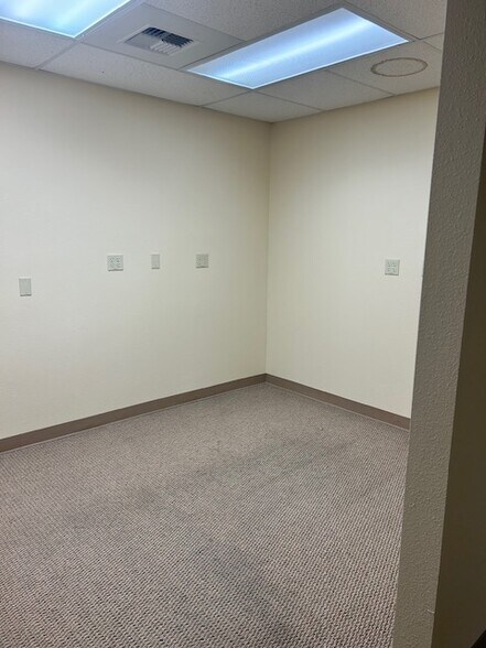 More Photos Of 11860 Kemper Rd, Auburn Light Distribution For Lease