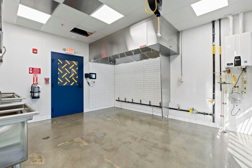 More Photos Of 4711 W Broad St, Richmond Freestanding For Sale