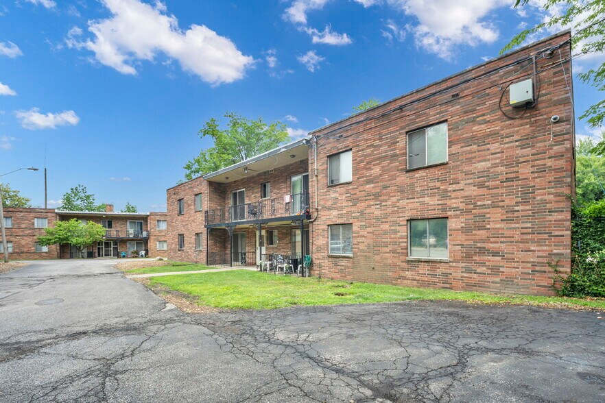 More Photos Of 818-850 S Green Rd, South Euclid Apartments For Sale