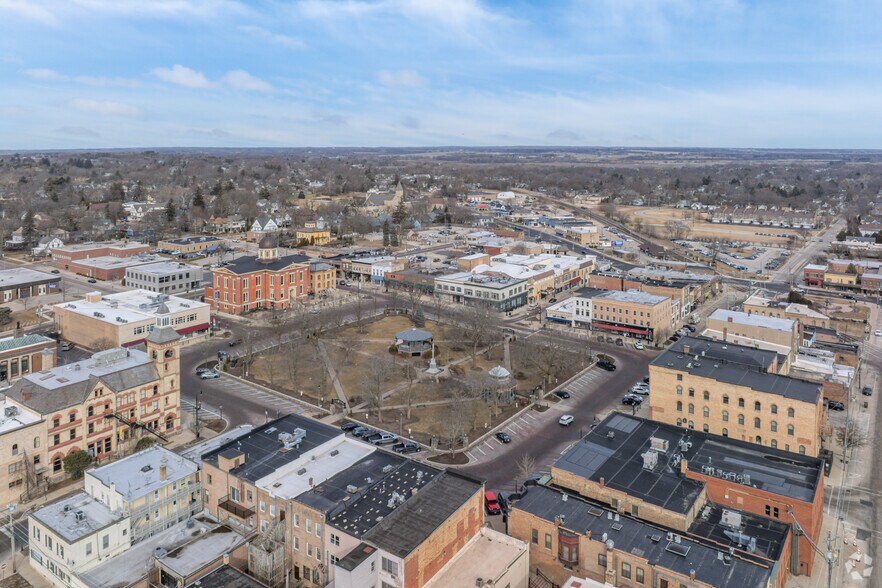 More Photos Of 118 Cass St, Woodstock Storefront For Sale