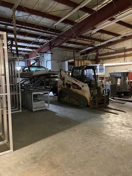 More Photos Of 1816 57th St, Sarasota Warehouse For Sale