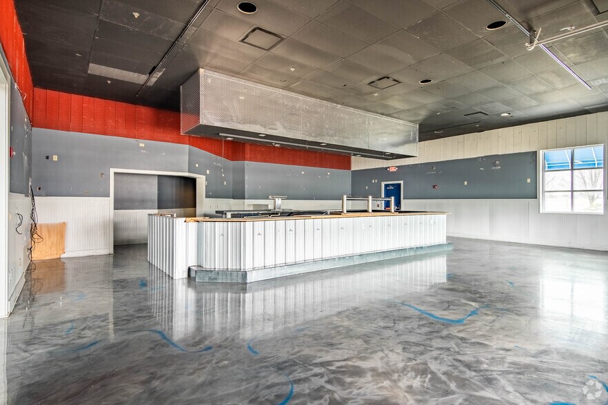 More Photos Of 2259 Deming Way, Middleton Restaurant For Sale