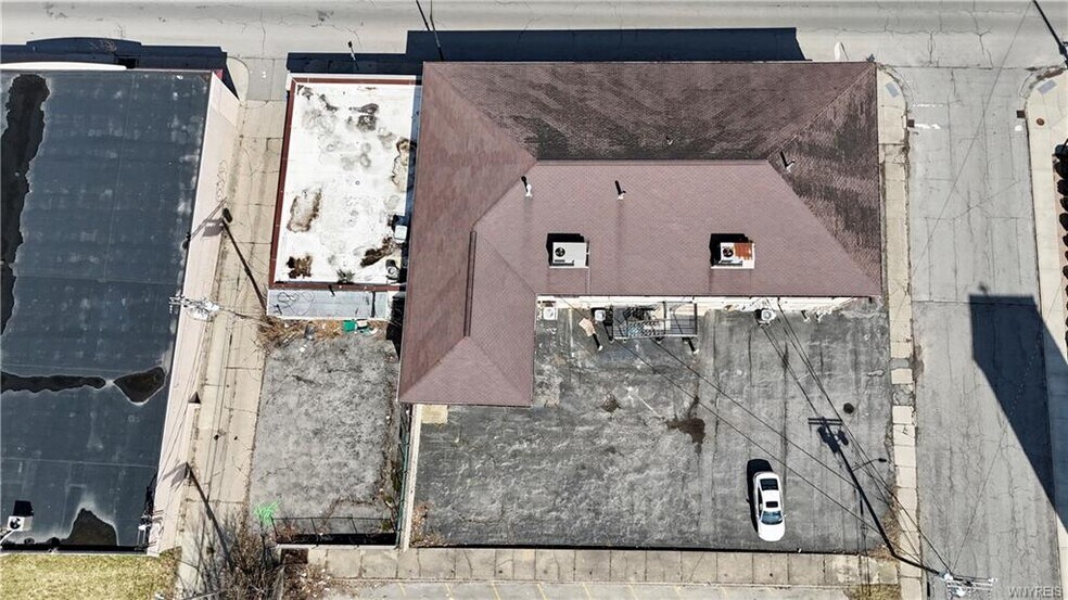 More Photos Of 1329 Pine Ave, Niagara Falls Office For Sale