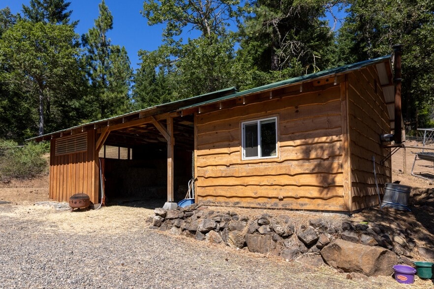 More Photos Of 82 Meadows Loop, Lyle Specialty For Sale