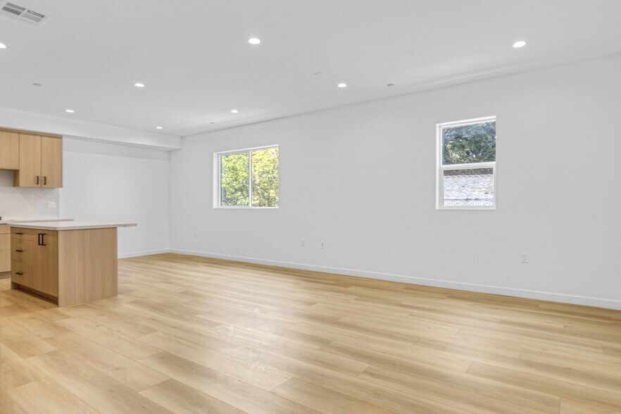 More Photos Of 10826 Hesby St, North Hollywood Apartments For Sale