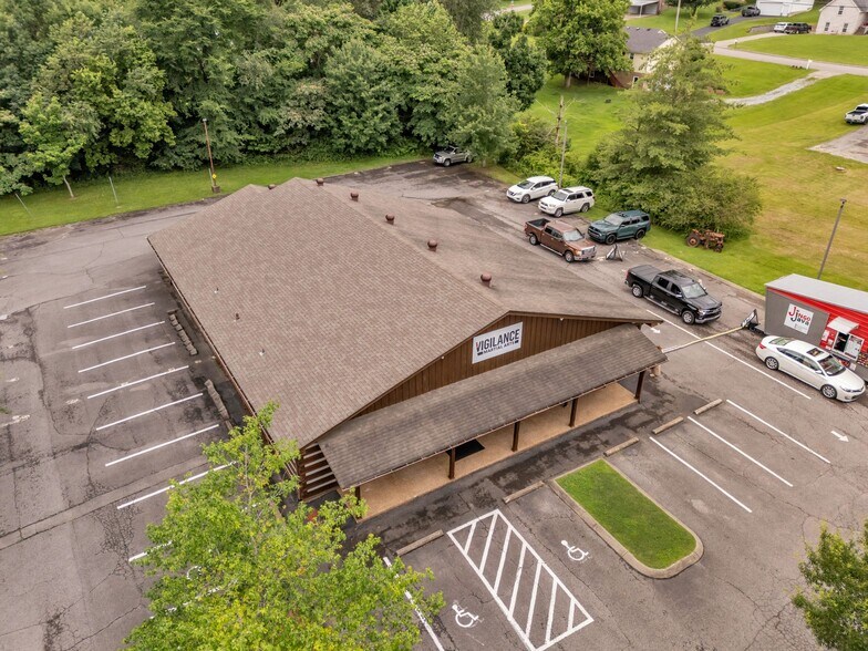 More Photos Of 207 Highway 96 N, Fairview Showroom For Sale