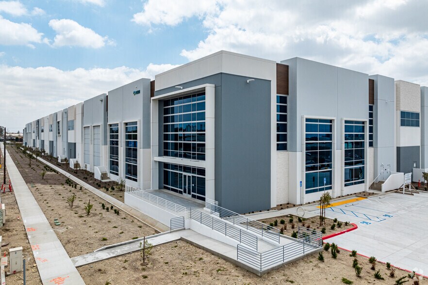 More Photos Of 14801 Slover Ave, Fontana Warehouse For Lease