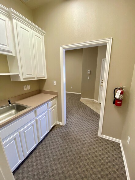 More Photos Of 325 Miron Dr, Southlake Medical For Lease