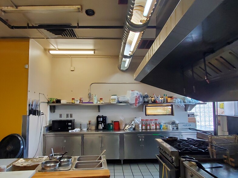 More Photos Of 5901 Gibson Blvd SE, Albuquerque Restaurant For Sale