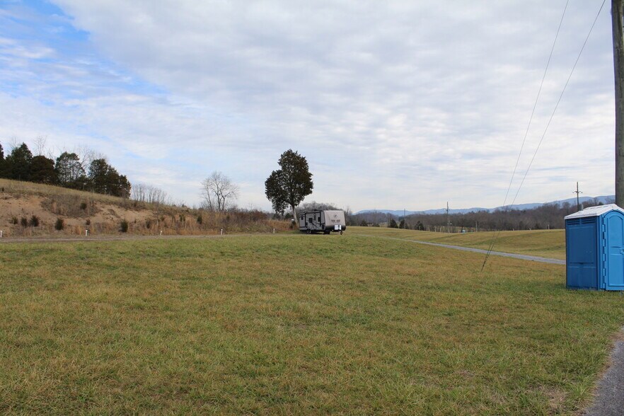 More Photos Of 100 Sportsway Dr, Bristol Trailer Camper Park For Sale