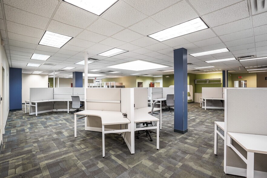 More Photos Of 10567 Sawmill Pky, Powell Office For Lease