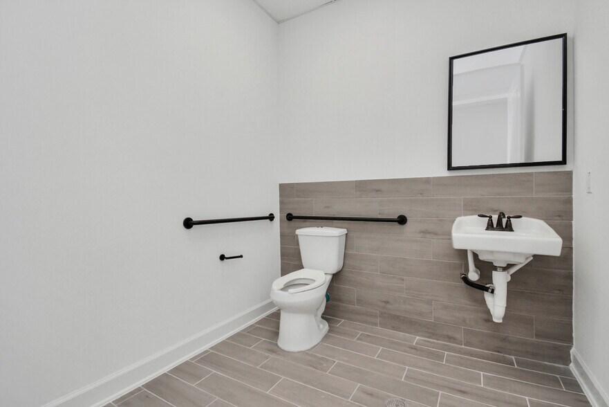 More Photos Of 12425 W Airport Blvd, Sugar Land Light Distribution For Sale