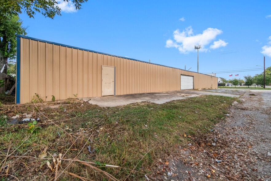 More Photos Of 1018 Shaver St, Pasadena Warehouse For Sale