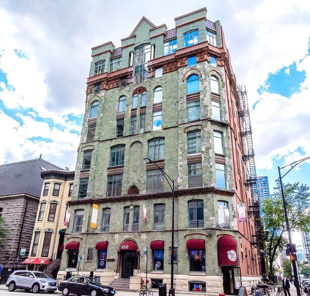 More Photos Of 650 N Dearborn St, Chicago Office For Lease