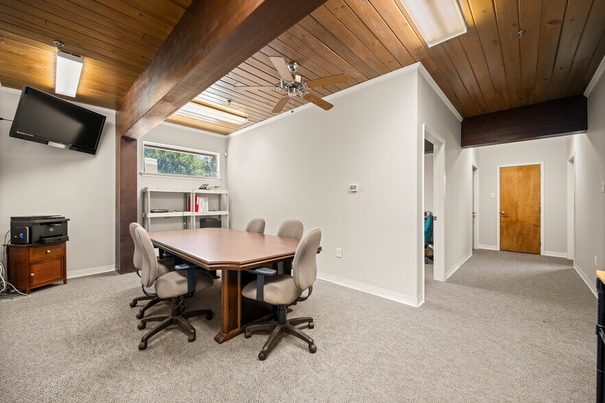 More Photos Of 816 University Pky, Natchitoches Office For Sale