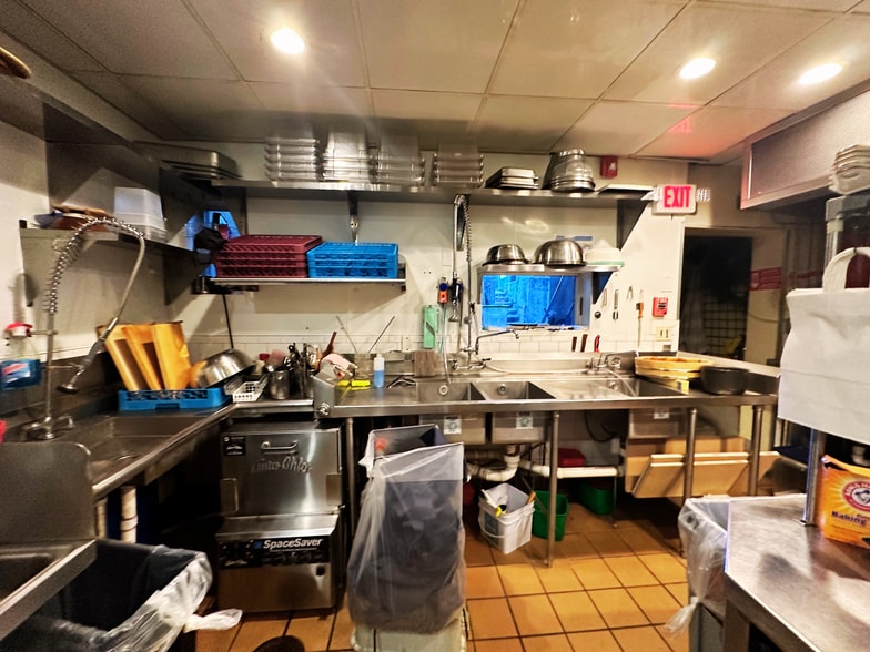 More Photos Of 355 Greenwich Ave, Greenwich Restaurant For Lease